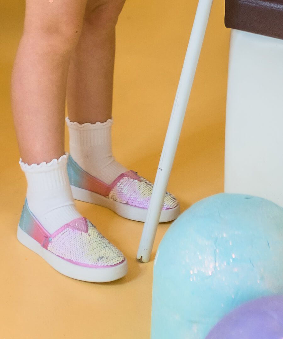 Smooth Toe Ruffle Ripple Edge Sport Quarter Socks
