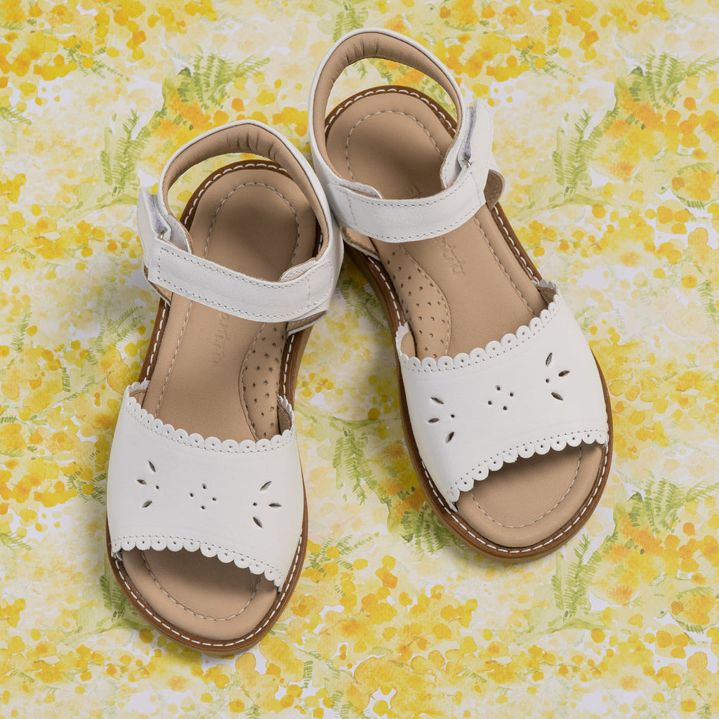 Classic Sandal with Scallop