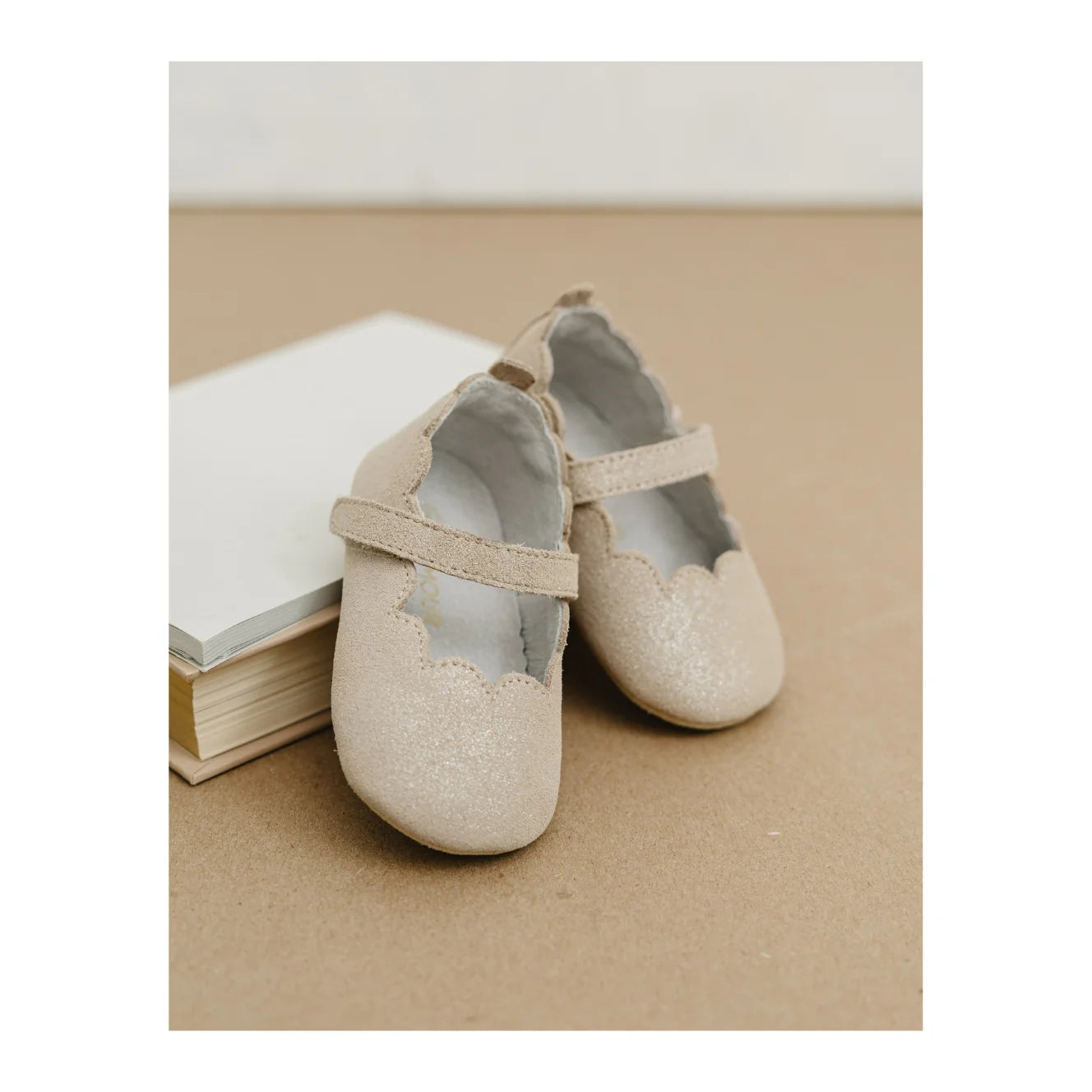 Mimi Scalloped Crib MJ- Champagne Suede