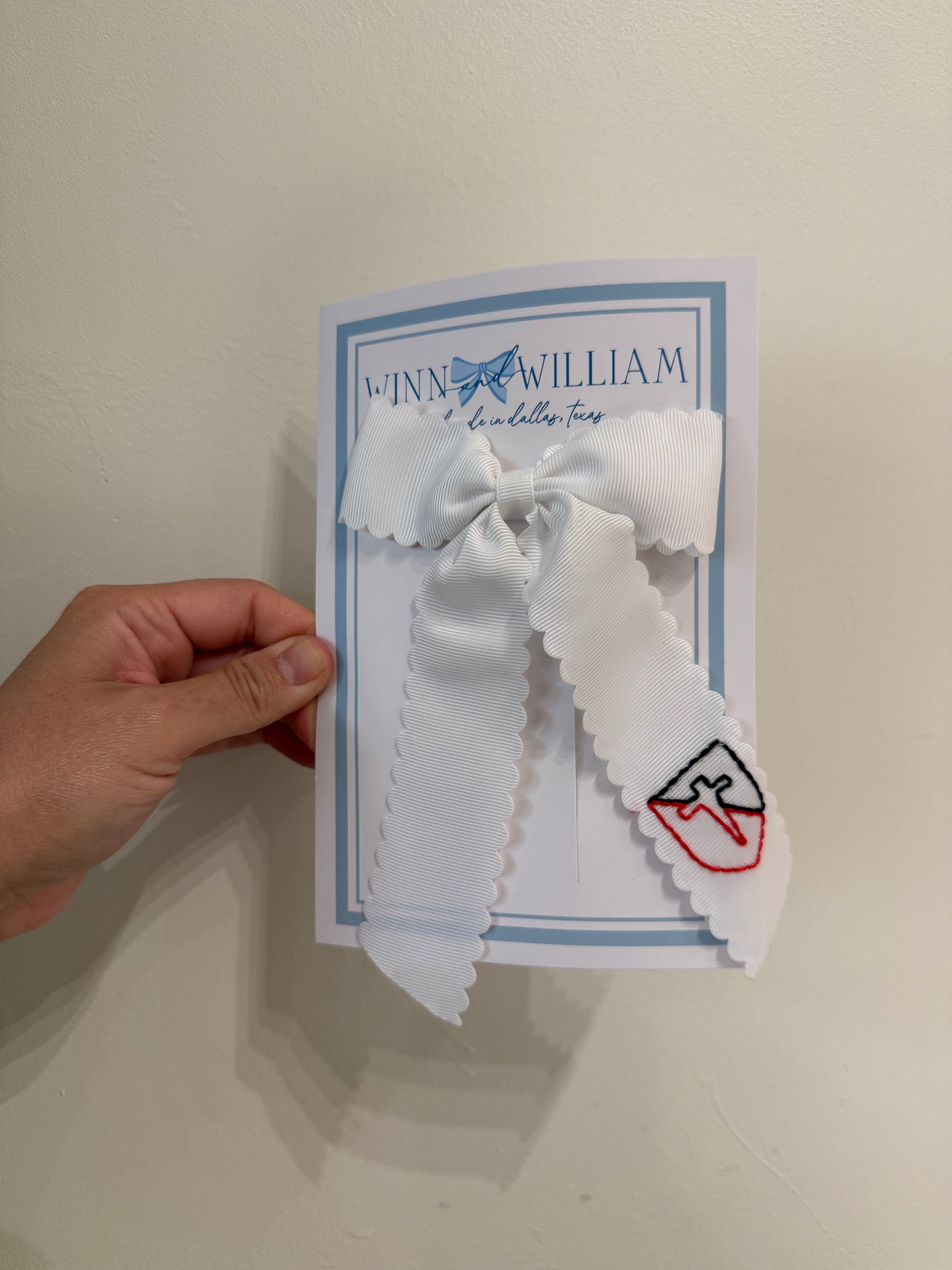 Winn & William Scalloped School Bow