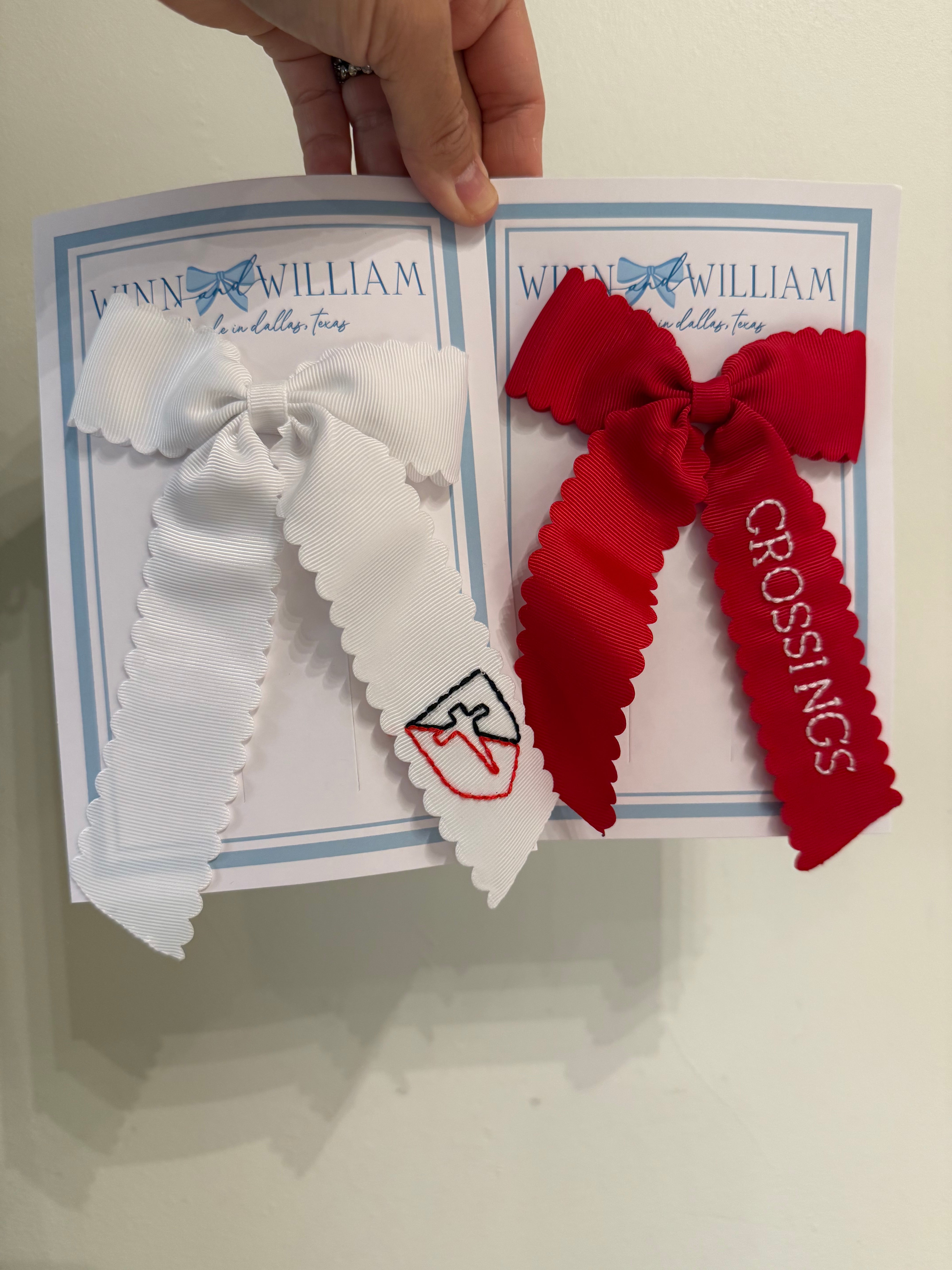 Winn & William Scalloped School Bow