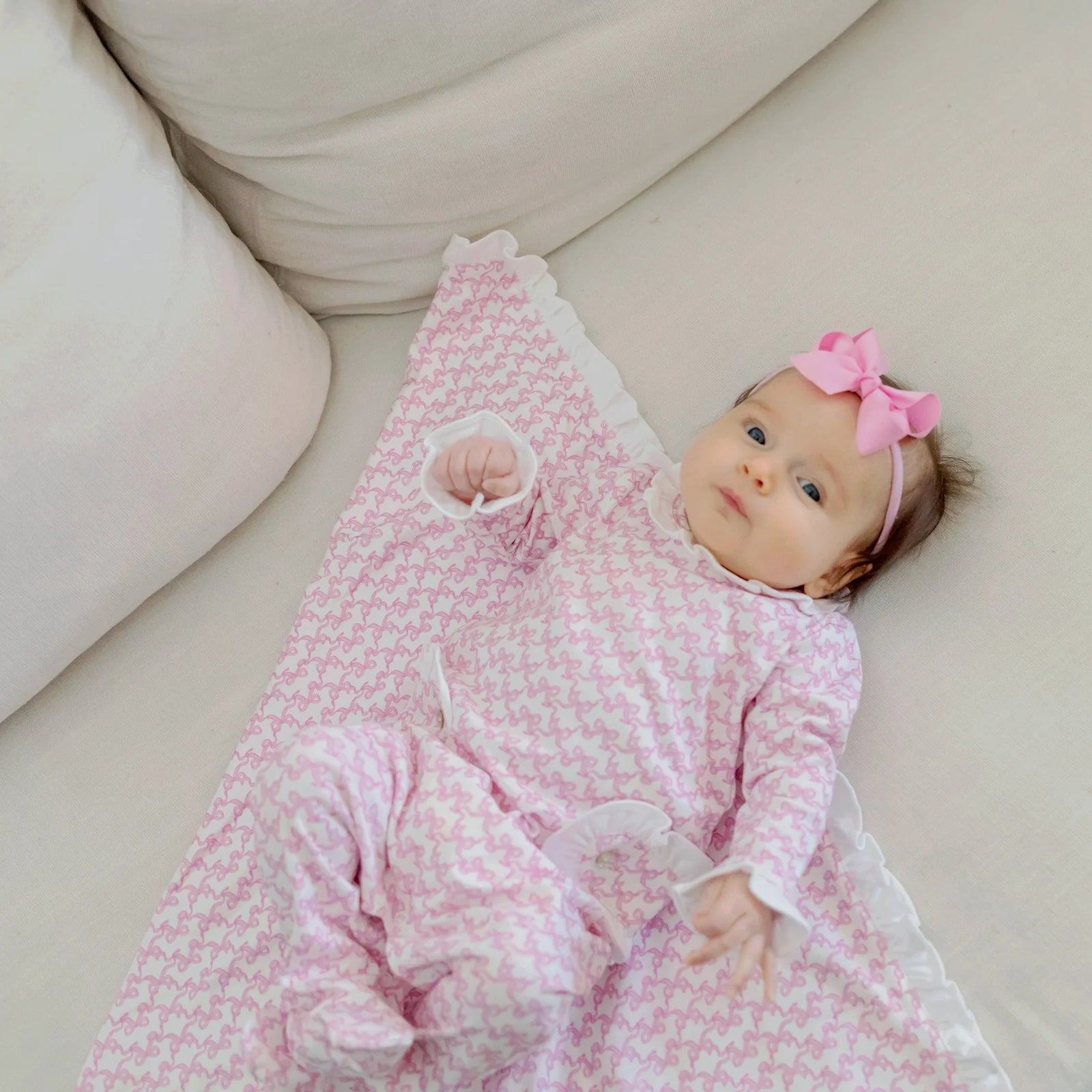 Ruffled Girls' Blanket- Pretty Pink Bows