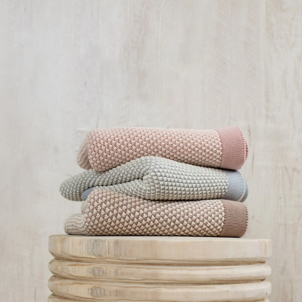 Mon Tresor Two-Tone Knit Blanket